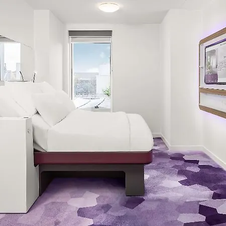 Hotel Yotel 4*